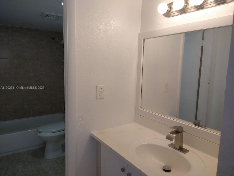 For Sale: $228,000 (2 beds, 2 baths, 1162 Square Feet)