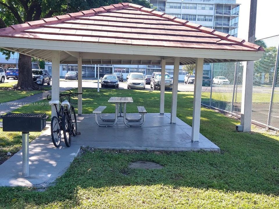 For Sale: $228,000 (2 beds, 2 baths, 1162 Square Feet)