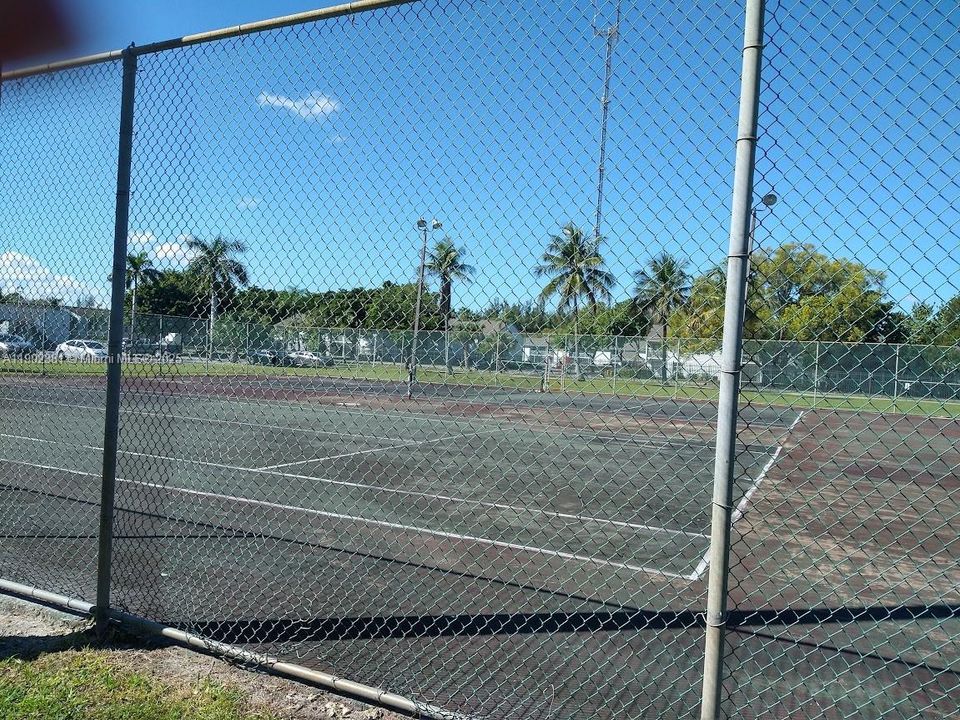 For Sale: $228,000 (2 beds, 2 baths, 1162 Square Feet)