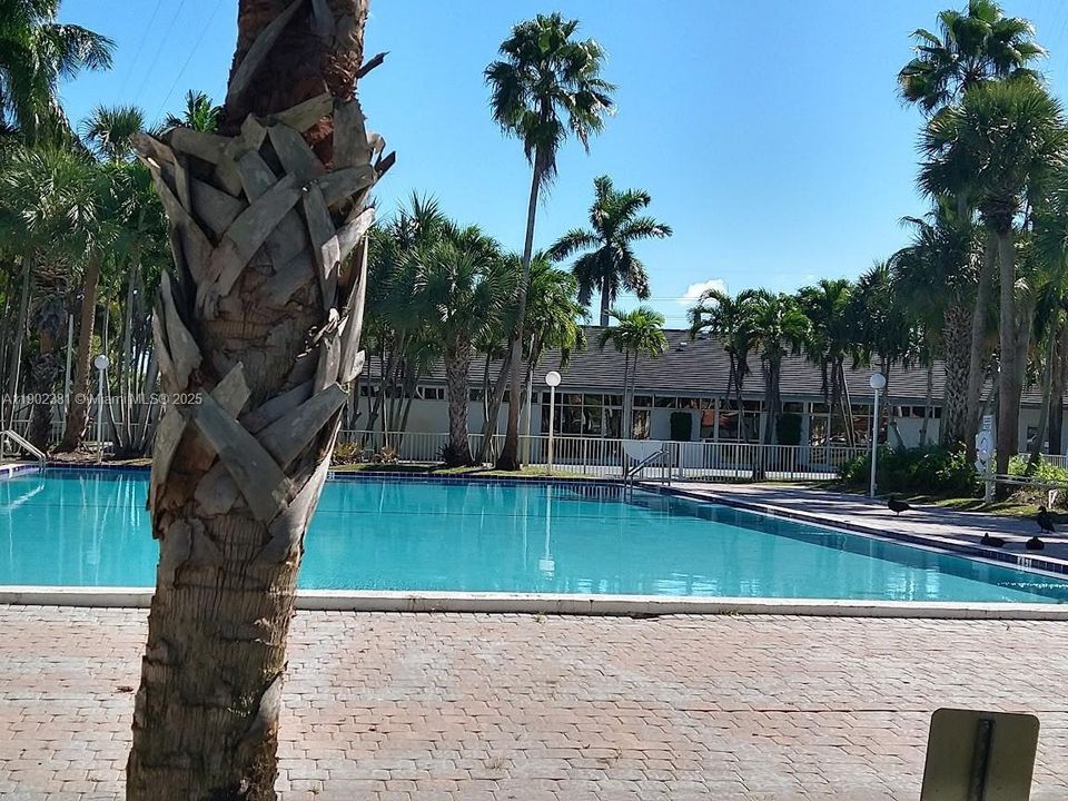 For Sale: $228,000 (2 beds, 2 baths, 1162 Square Feet)