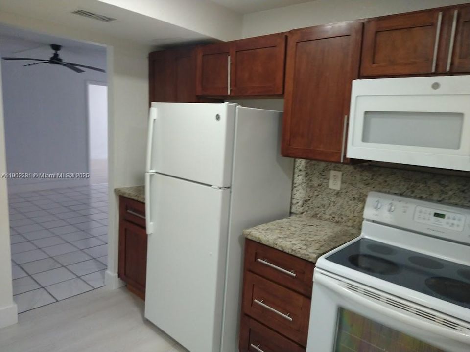 For Sale: $228,000 (2 beds, 2 baths, 1162 Square Feet)
