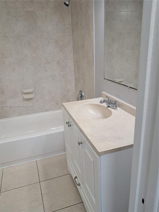 Под контрактом: $1,700 (1 спален, 1 ванн, 670 Квадратных фут)