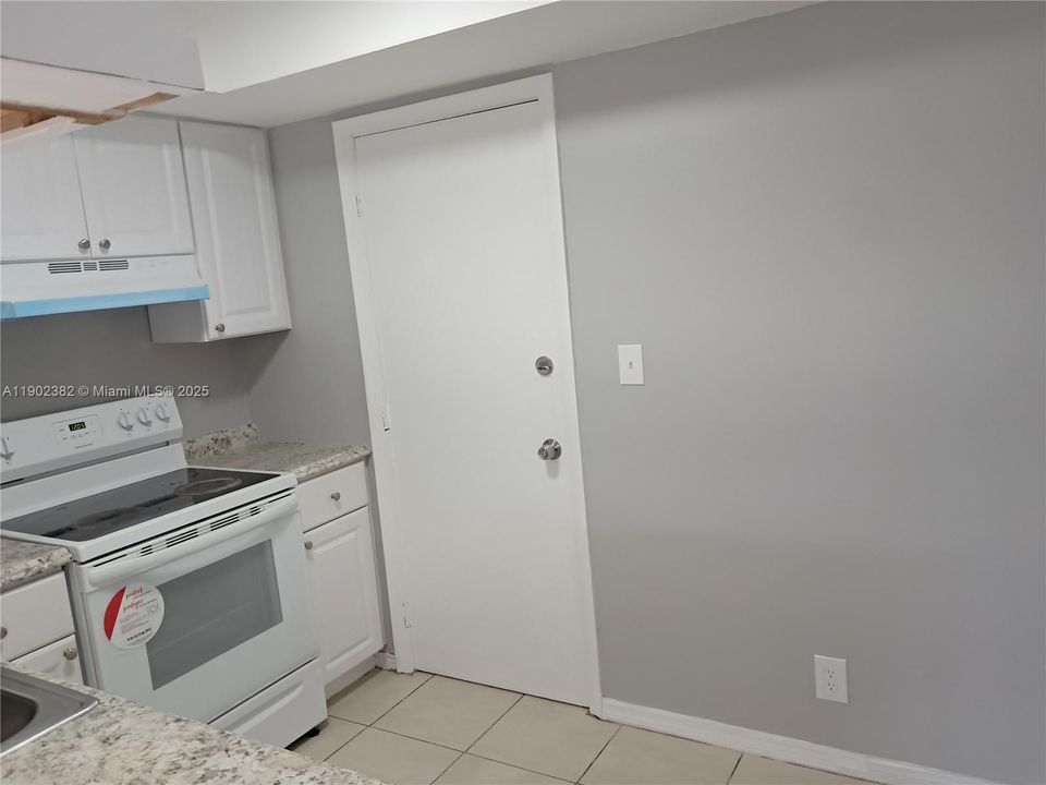 Под контрактом: $1,700 (1 спален, 1 ванн, 670 Квадратных фут)