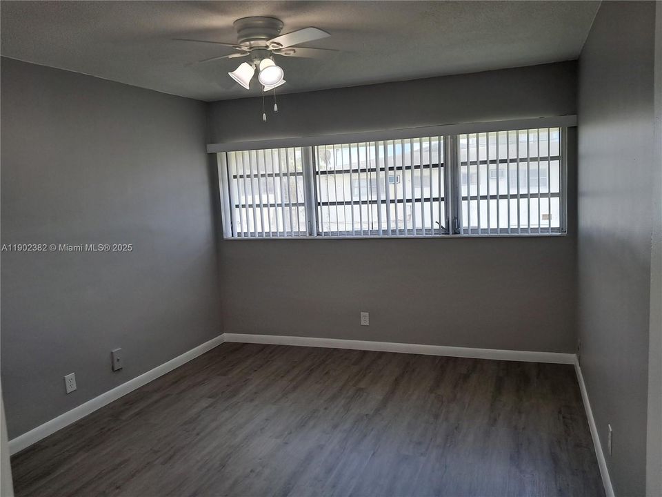 Под контрактом: $1,700 (1 спален, 1 ванн, 670 Квадратных фут)