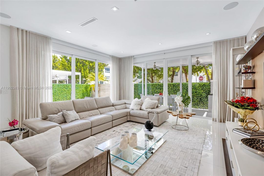 En Venta: $2,050,000 (5 camas, 5 baños, 3537 Pies cuadrados)