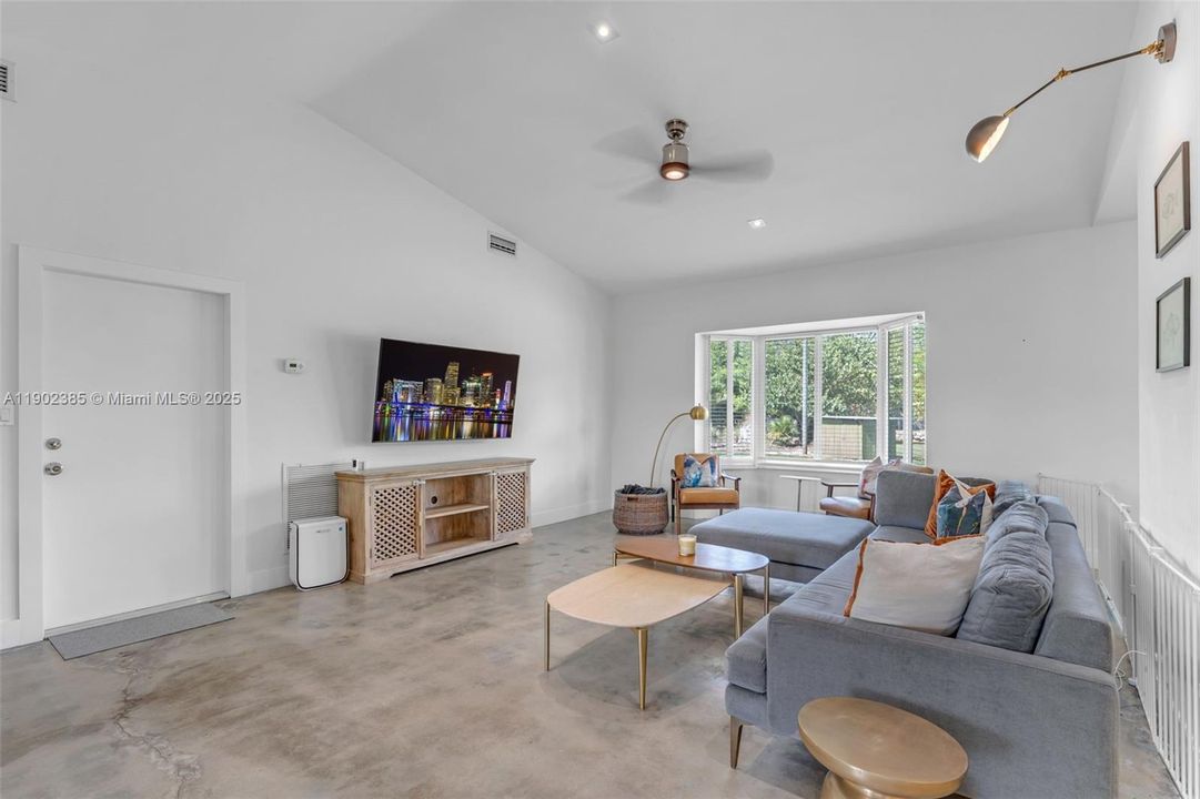 AMAZING OPEN FLOORPLAN W/ POLISHED CUSTOM PAINTED CONCRETE FLOORING ALL NEW FIXTURING,  ALL OVERLOOKING THE 5 ACRES