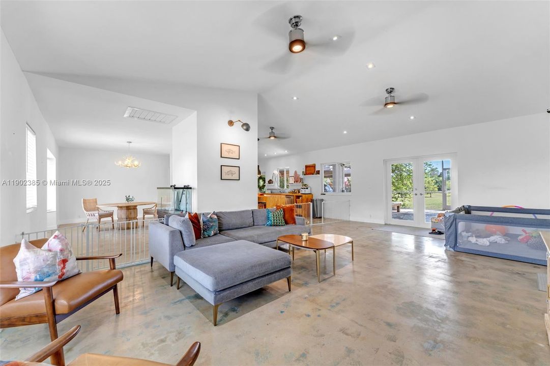 POLISHED CONCRETE FLOORING 5 ACRES