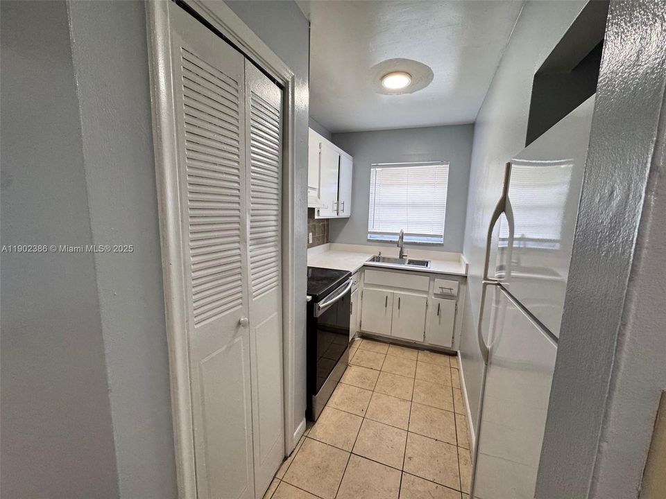 Recently Rented: $1,850 (2 beds, 1 baths, 750 Square Feet)