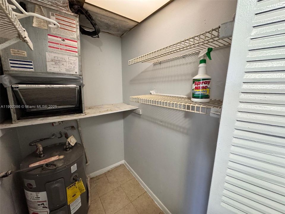 Recently Rented: $1,850 (2 beds, 1 baths, 750 Square Feet)