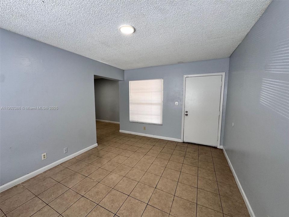 Recently Rented: $1,850 (2 beds, 1 baths, 750 Square Feet)