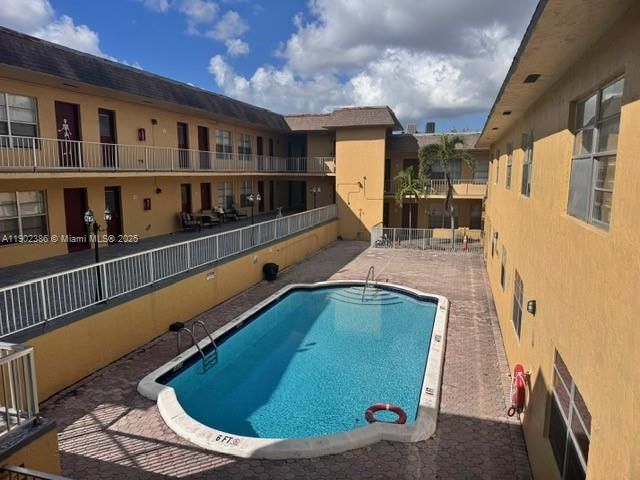 Recently Rented: $1,850 (2 beds, 1 baths, 750 Square Feet)