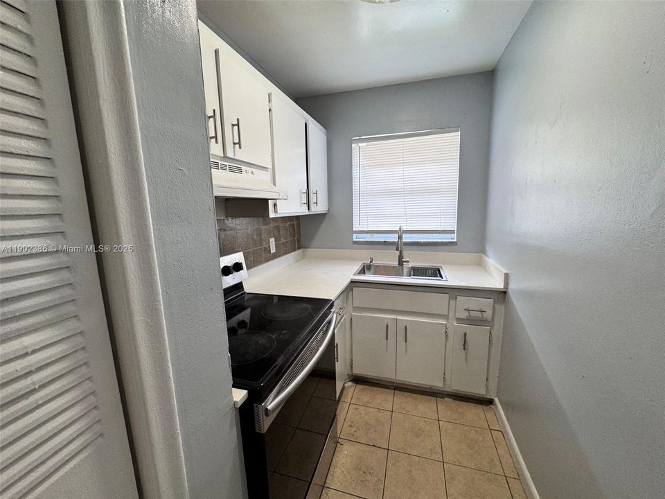 Recently Rented: $1,850 (2 beds, 1 baths, 750 Square Feet)
