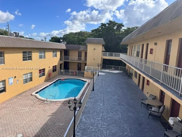 Recently Rented: $1,850 (2 beds, 1 baths, 750 Square Feet)