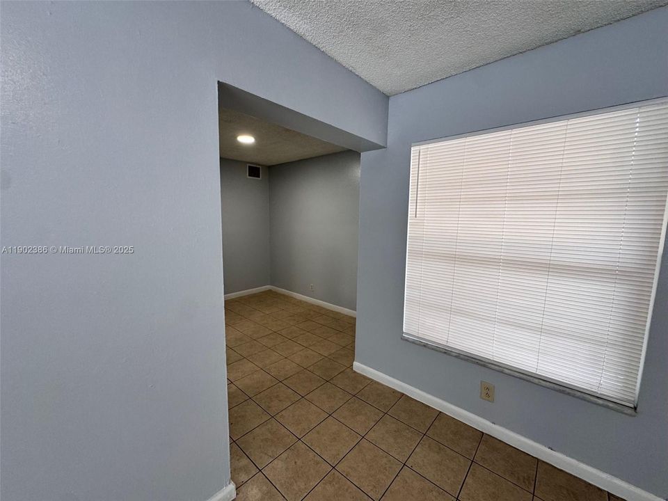 Recently Rented: $1,850 (2 beds, 1 baths, 750 Square Feet)