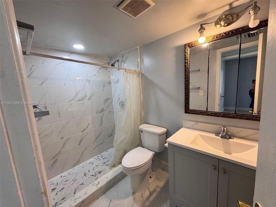 Recently Rented: $1,850 (2 beds, 1 baths, 750 Square Feet)