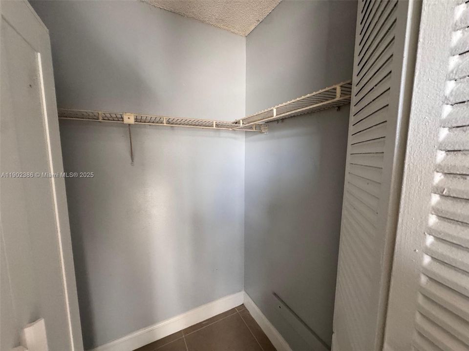 Recently Rented: $1,850 (2 beds, 1 baths, 750 Square Feet)