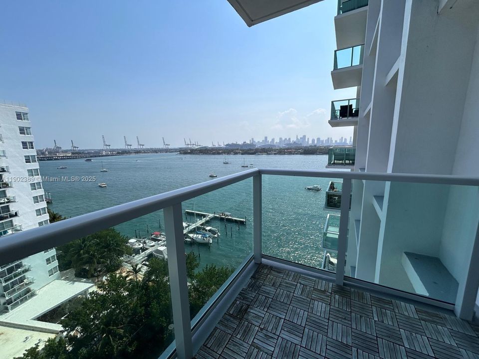 Recently Rented: $3,500 (1 beds, 1 baths, 852 Square Feet)