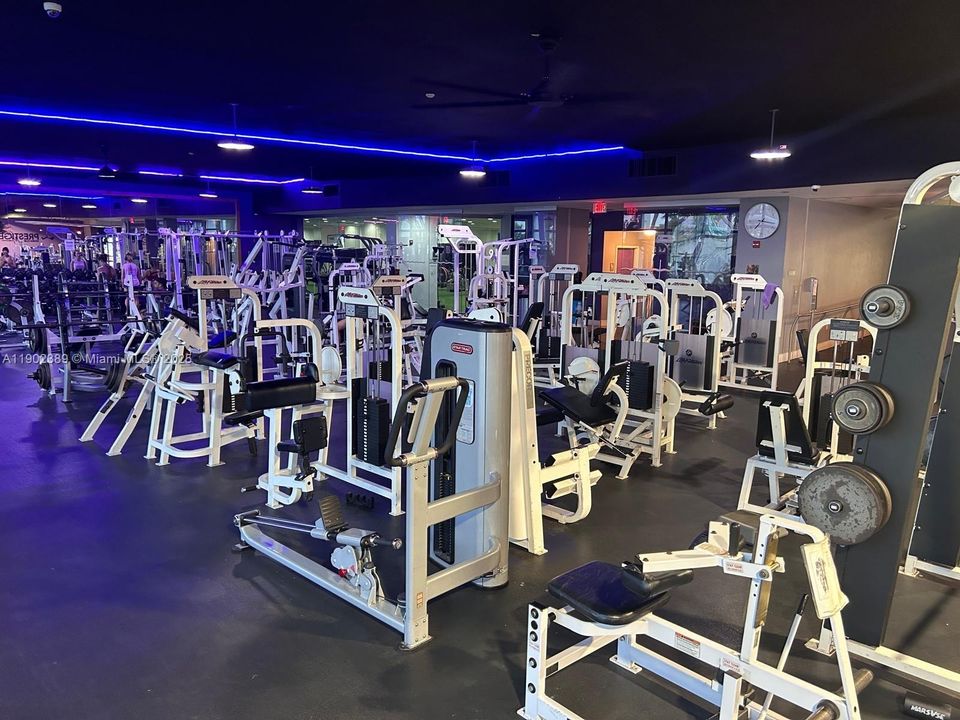 Recently Rented: $3,500 (1 beds, 1 baths, 852 Square Feet)