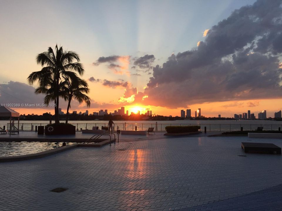 Recently Rented: $3,500 (1 beds, 1 baths, 852 Square Feet)