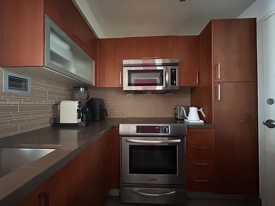 Recently Rented: $3,500 (1 beds, 1 baths, 852 Square Feet)