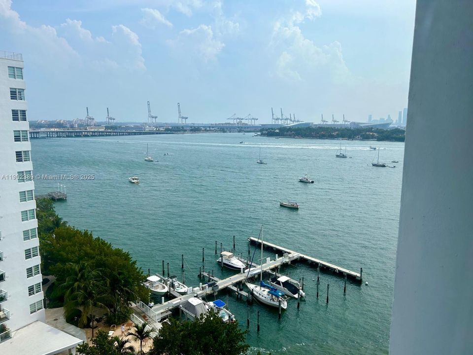 Recently Rented: $3,500 (1 beds, 1 baths, 852 Square Feet)