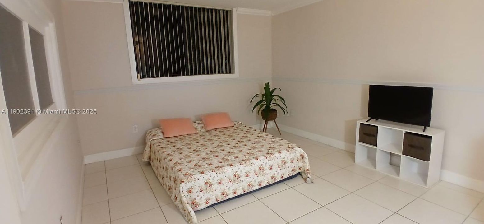 For Sale: $299,900 (2 beds, 2 baths, 1132 Square Feet)