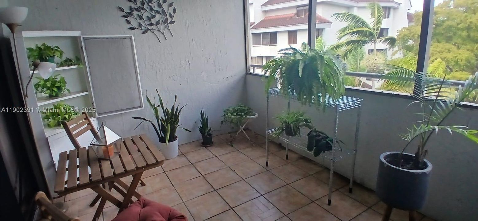 For Sale: $299,900 (2 beds, 2 baths, 1132 Square Feet)