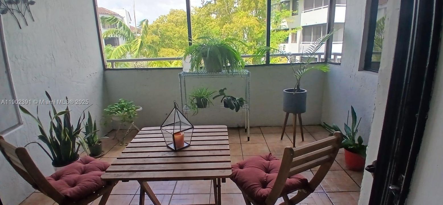 For Sale: $299,900 (2 beds, 2 baths, 1132 Square Feet)