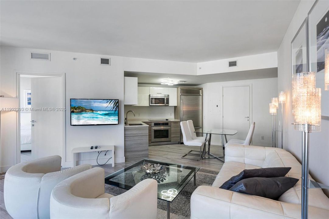 Recently Sold: $875,000 (2 beds, 2 baths, 969 Square Feet)