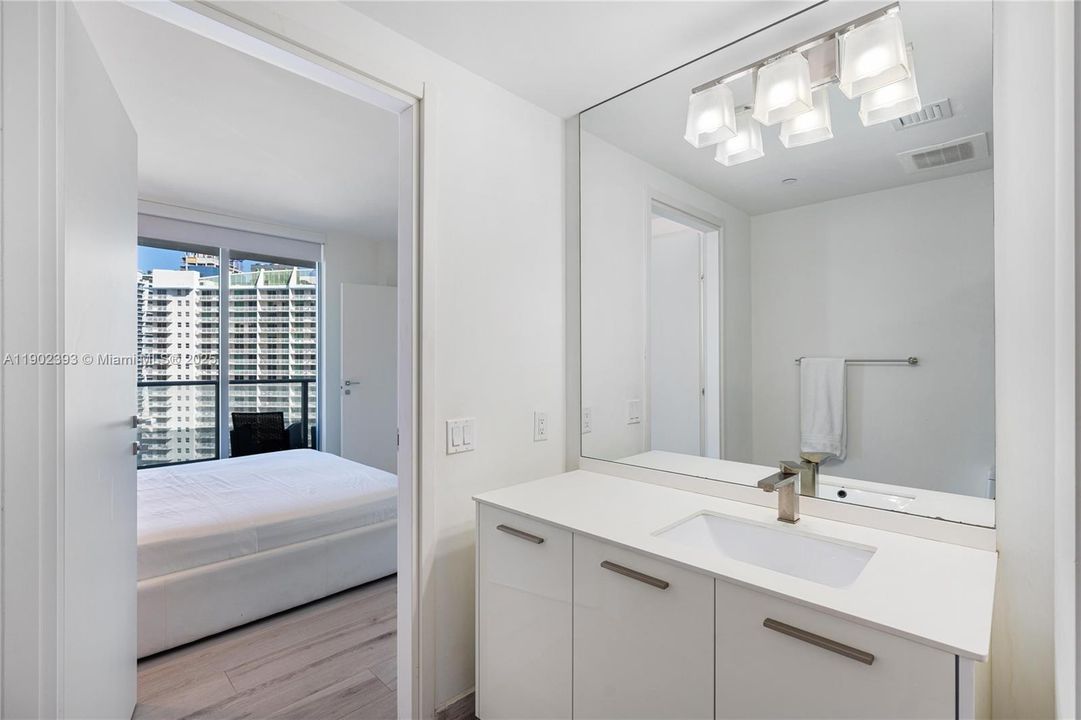 Recently Sold: $875,000 (2 beds, 2 baths, 969 Square Feet)