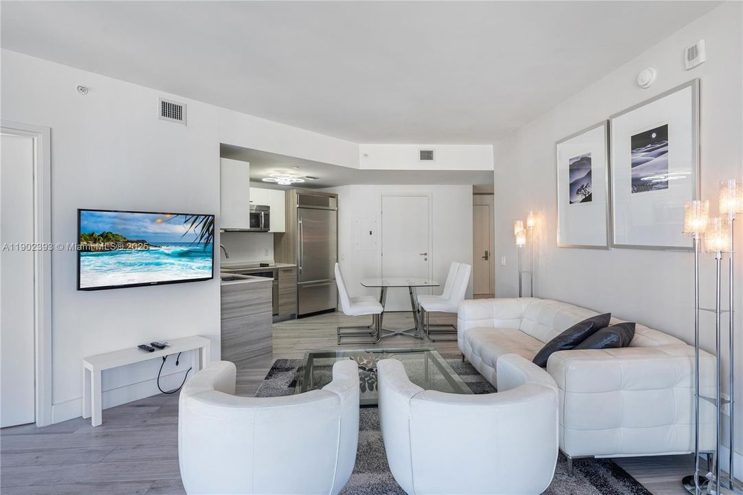 Recently Sold: $875,000 (2 beds, 2 baths, 969 Square Feet)