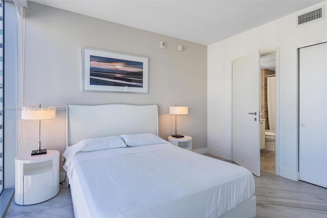 Recently Sold: $875,000 (2 beds, 2 baths, 969 Square Feet)