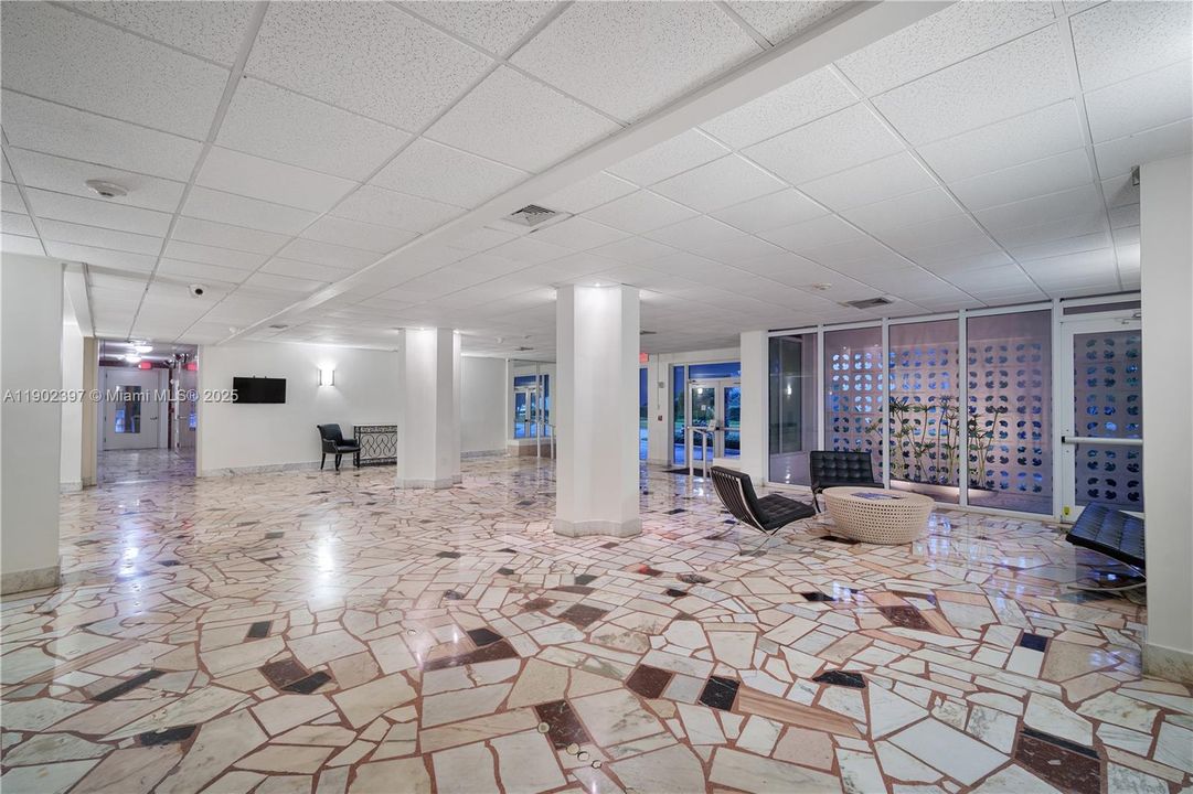 Recently Sold: $345,000 (2 beds, 2 baths, 1304 Square Feet)