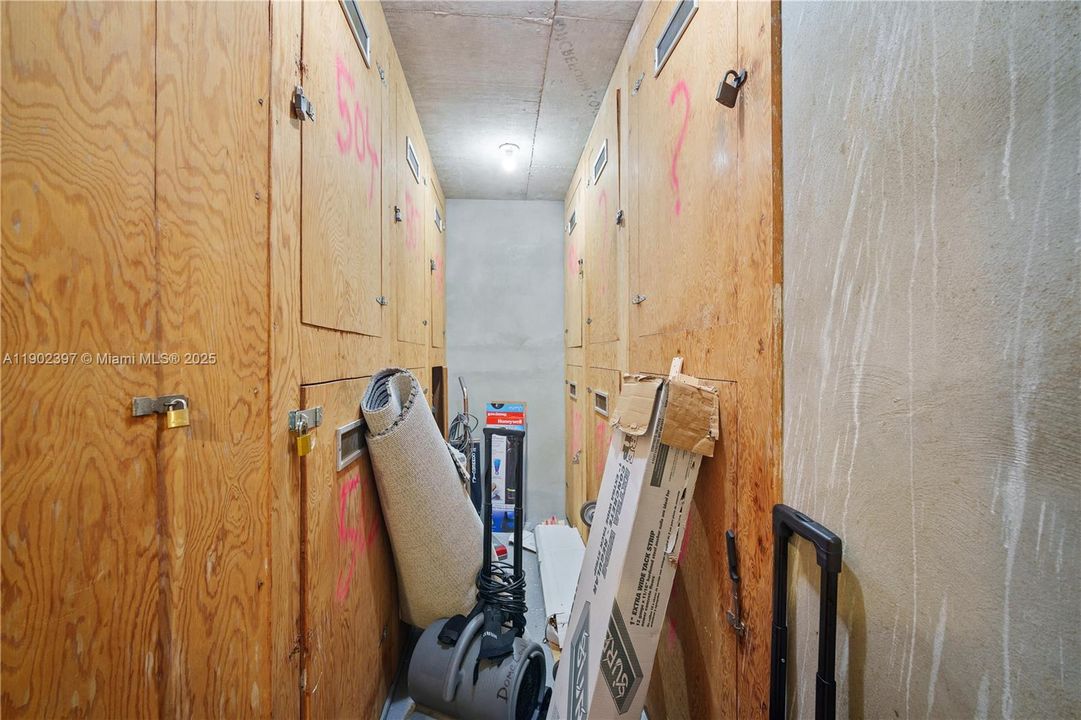 Recently Sold: $345,000 (2 beds, 2 baths, 1304 Square Feet)