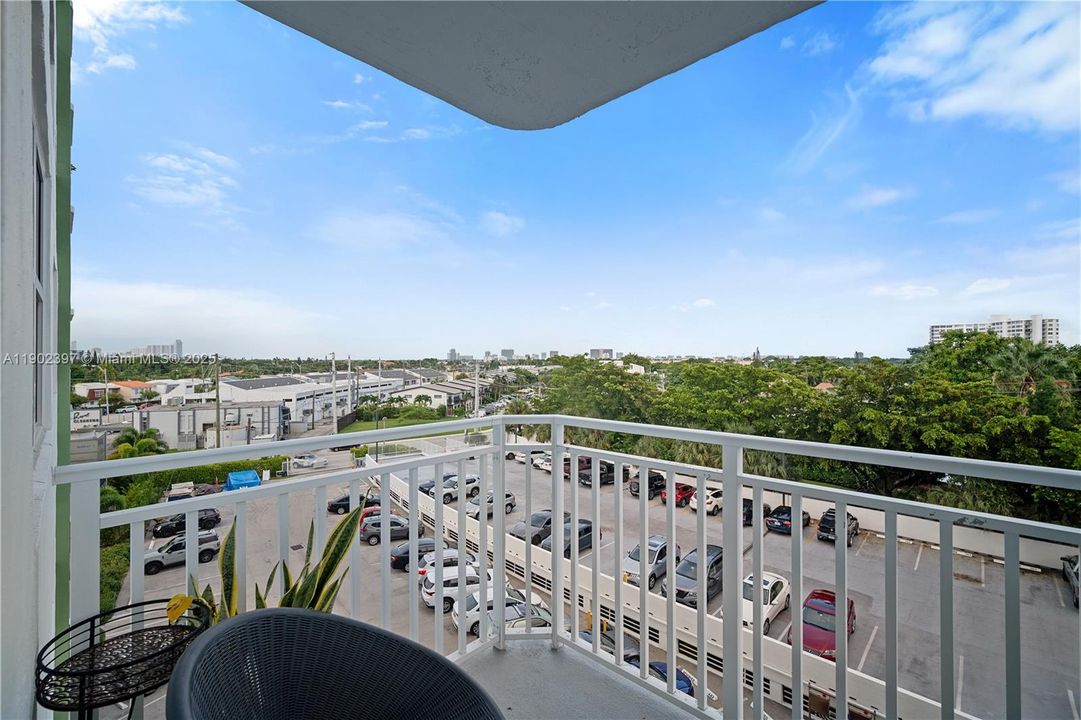 Recently Sold: $345,000 (2 beds, 2 baths, 1304 Square Feet)