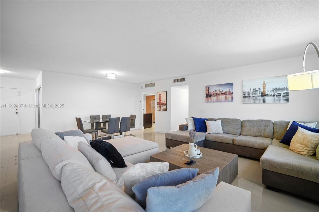 Recently Sold: $345,000 (2 beds, 2 baths, 1304 Square Feet)