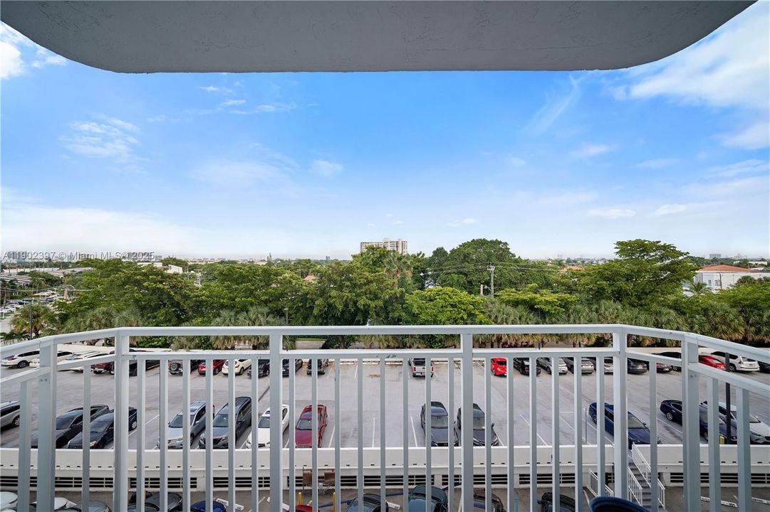 Recently Sold: $345,000 (2 beds, 2 baths, 1304 Square Feet)