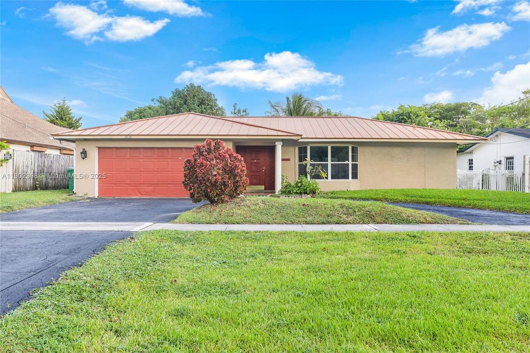 Active With Contract: $459,000 (3 beds, 2 baths, 1828 Square Feet)