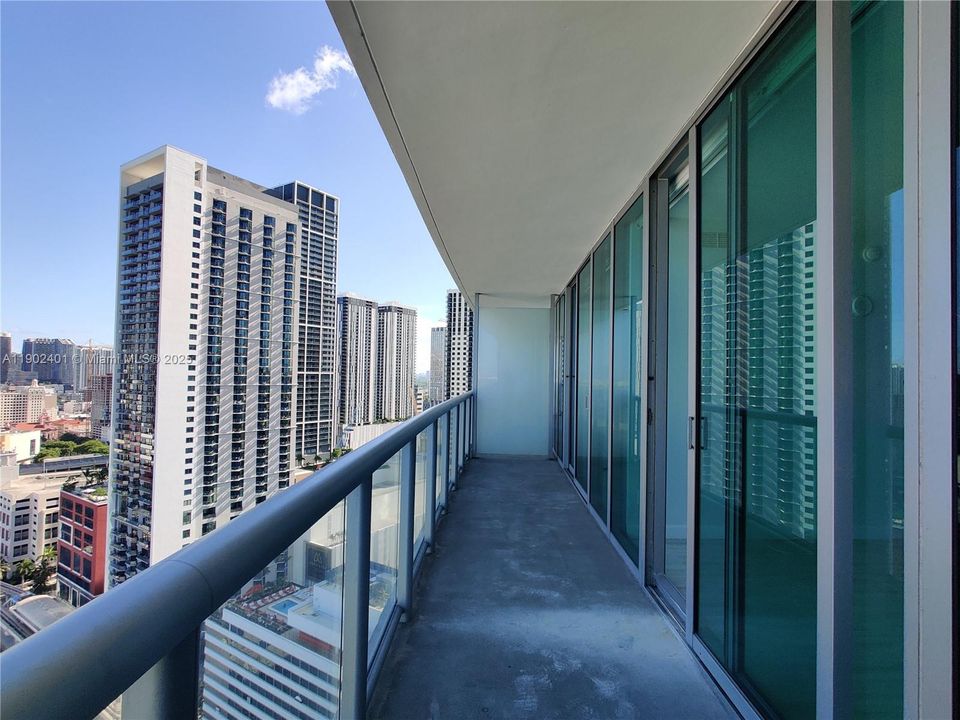 Active With Contract: $4,100 (1 beds, 1 baths, 943 Square Feet)