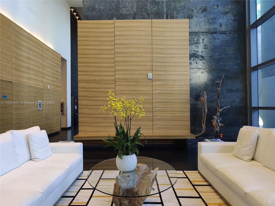 Active With Contract: $4,100 (1 beds, 1 baths, 943 Square Feet)