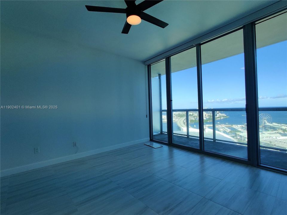 Active With Contract: $4,100 (1 beds, 1 baths, 943 Square Feet)
