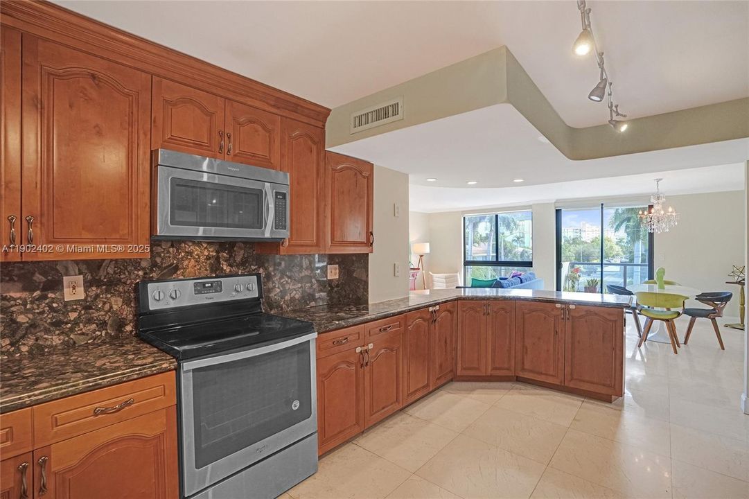 Recently Rented: $3,700 (2 beds, 2 baths, 1050 Square Feet)