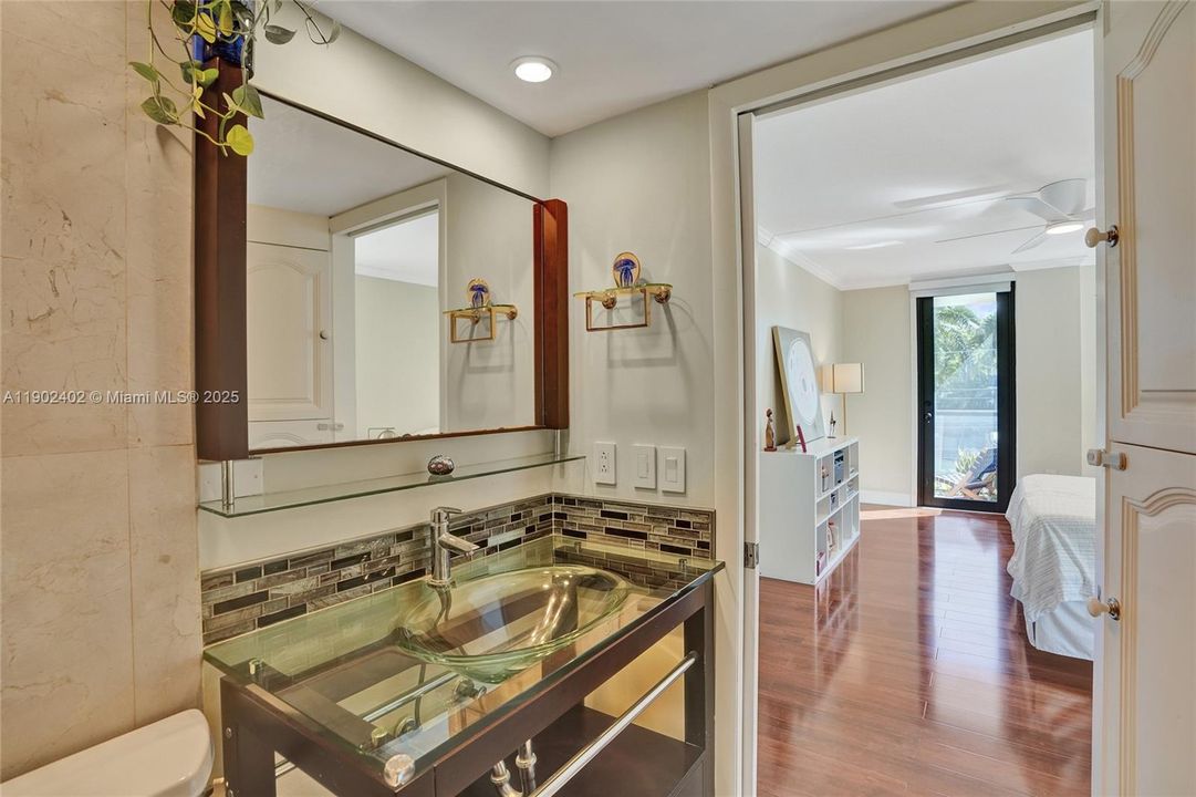 Recently Rented: $3,700 (2 beds, 2 baths, 1050 Square Feet)