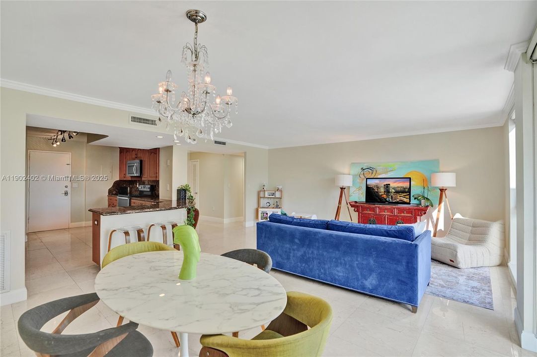 Recently Rented: $3,700 (2 beds, 2 baths, 1050 Square Feet)