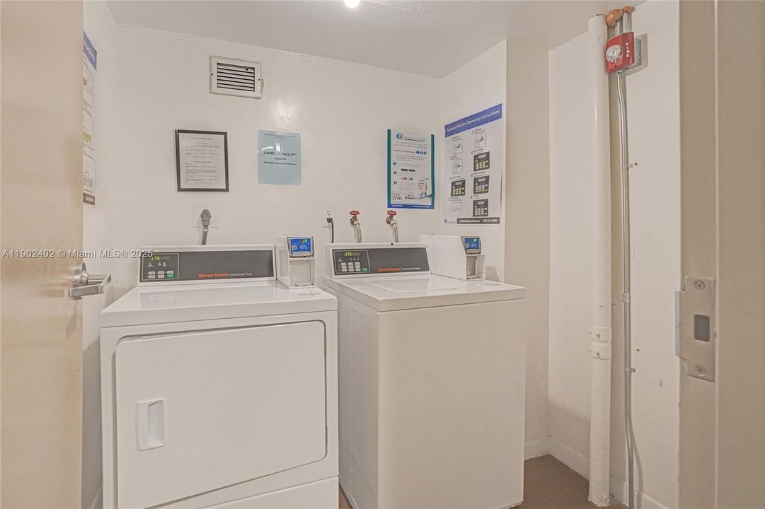 Recently Rented: $3,700 (2 beds, 2 baths, 1050 Square Feet)