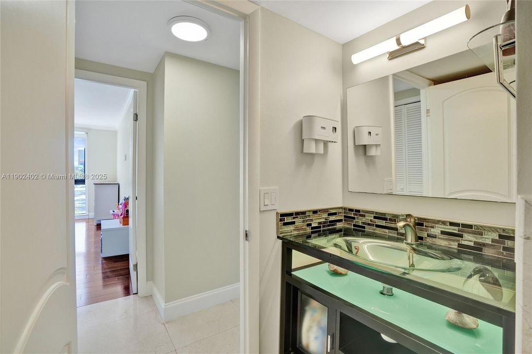 Recently Rented: $3,700 (2 beds, 2 baths, 1050 Square Feet)