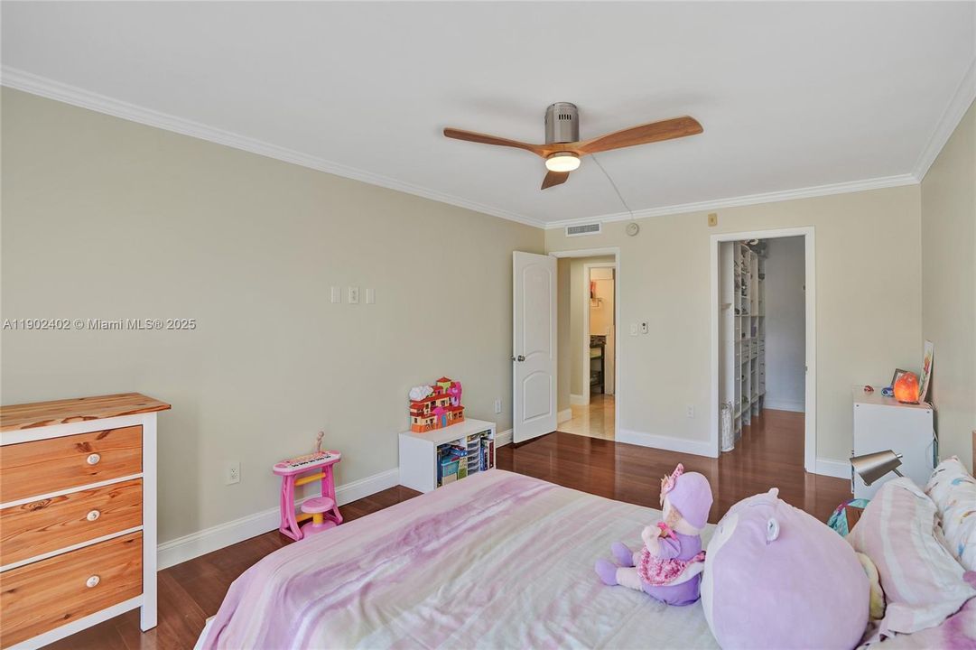 Recently Rented: $3,700 (2 beds, 2 baths, 1050 Square Feet)