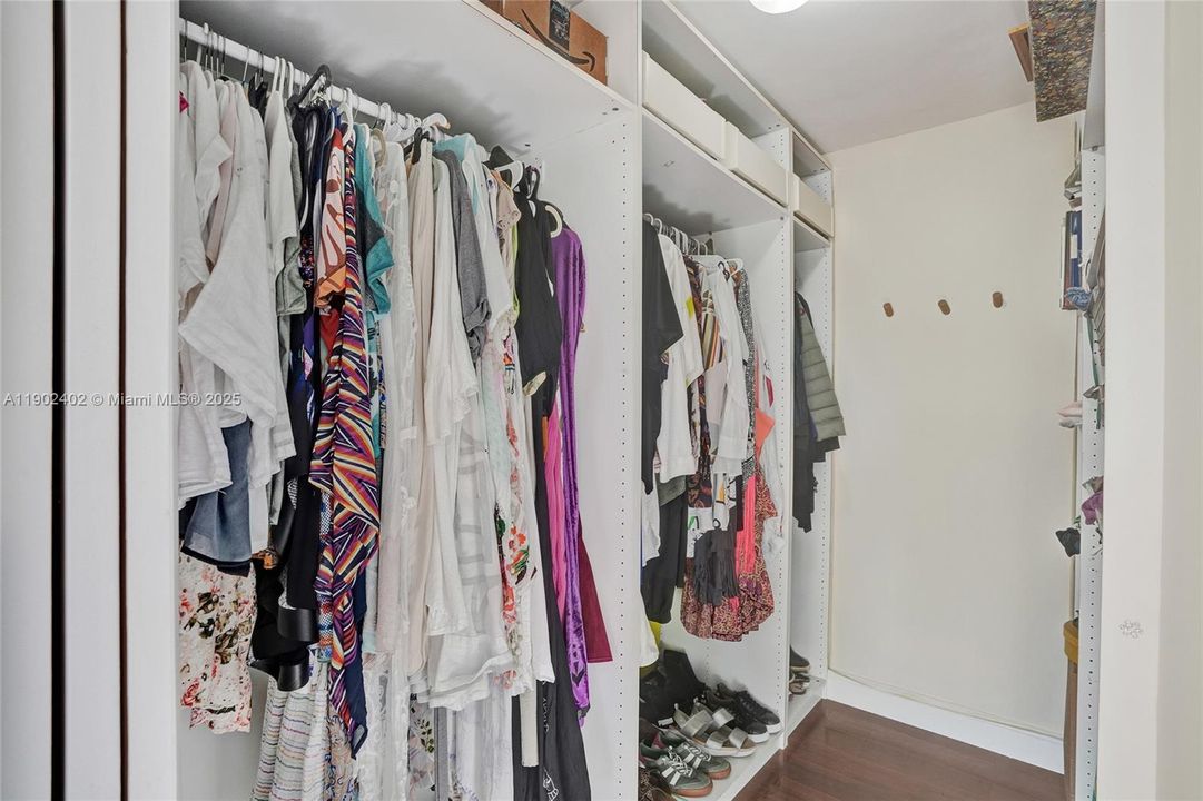 Recently Rented: $3,700 (2 beds, 2 baths, 1050 Square Feet)