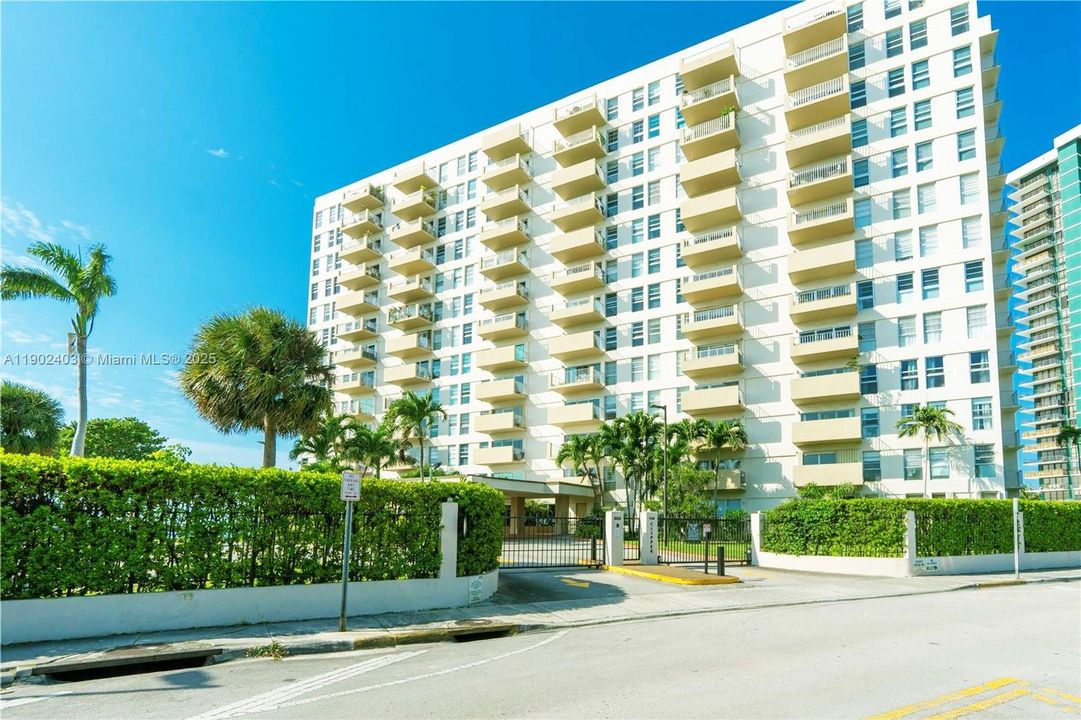 For Sale: $257,000 (0 beds, 1 baths, 580 Square Feet)