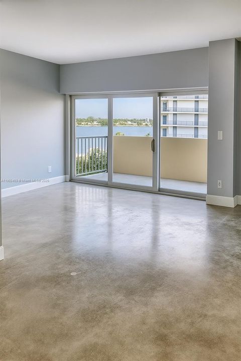 For Sale: $257,000 (0 beds, 1 baths, 580 Square Feet)